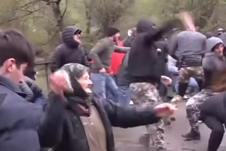 Tuča građana i policije u Gruziji, "prvu liniju" držale bake
