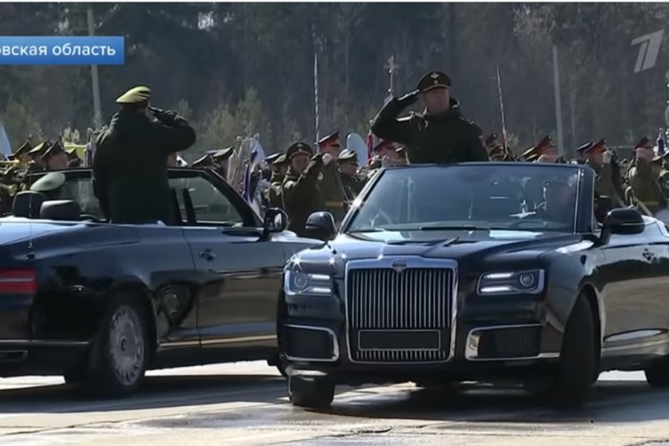 "Ruski Rolls-Royce" kabrio pokazao svoje lice