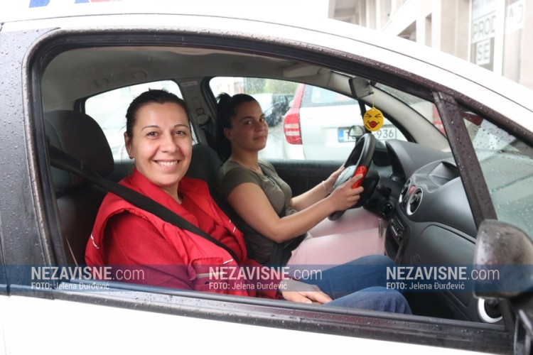 Sve više žena obučava kandidate: U RS 53 instruktorke za volanom