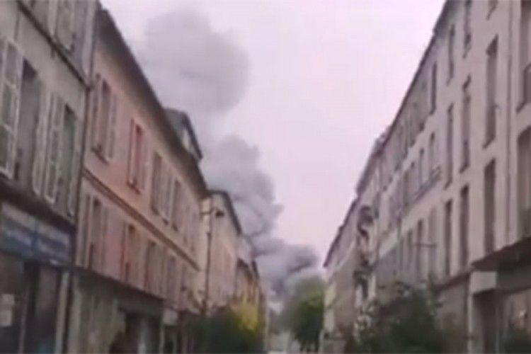 Ponovo požar u Francuskoj, gori zgrada u Versaju