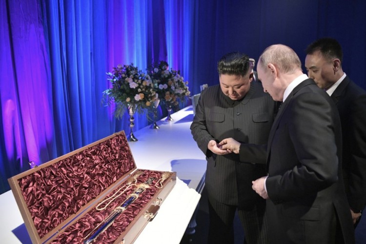 Kim i Putin razmijenili mačeve