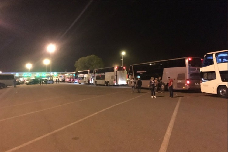 Hrvatska policija satima nije puštala srpske autobuse na Bajakovu