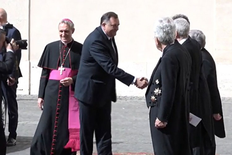 Dodik: Nastaviti saradnju institucija Srpske i BiH sa Katoličkom crkvom