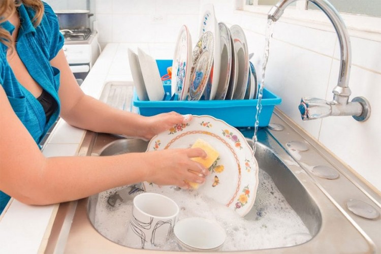 Kako da napravite domaći deterdžent za pranje sudova