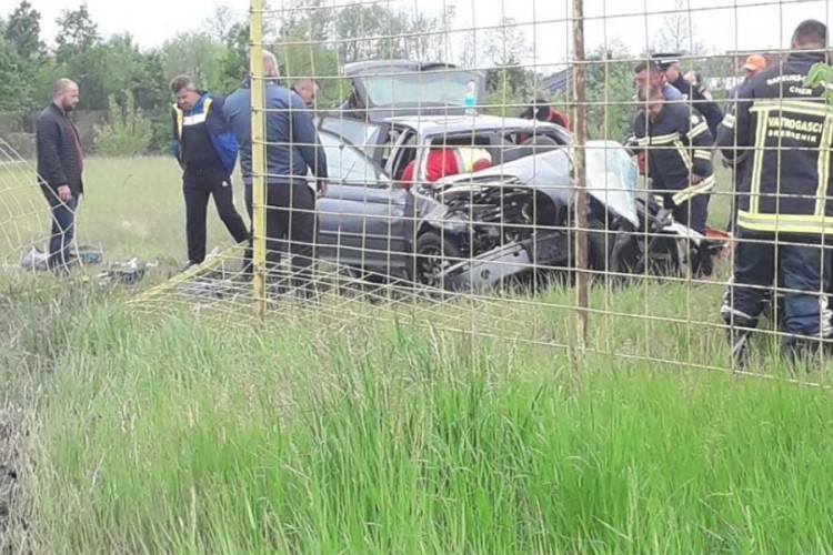 Sudar u Pelagićevu: Vatrogasci iz BMW-a izvukli zarobljenog vozača