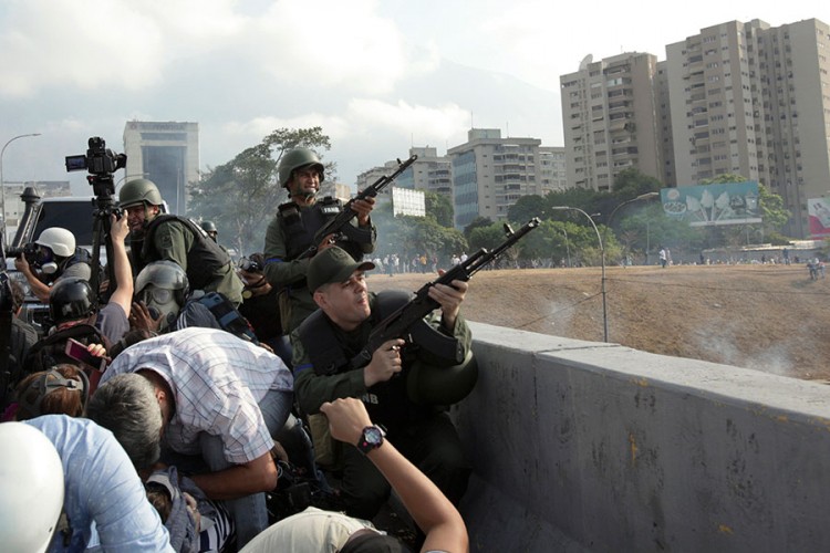 Haotično stanje u Venecueli za jedne vojni puč, za druge pobuna