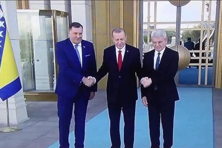 Dodik i Džaferović stigli kod Erdoana, dočekani uz najveće državne počasti