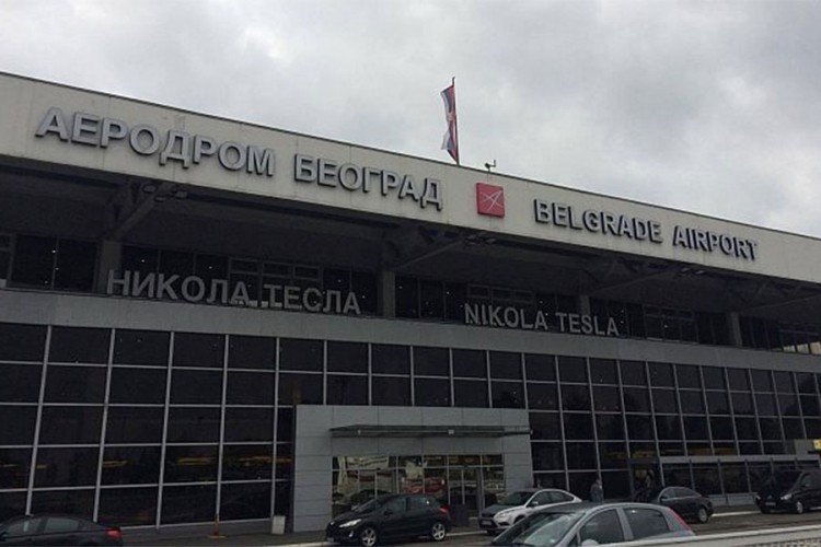Pijana Ruskinja lomila stakla na beogradskom aerodromu