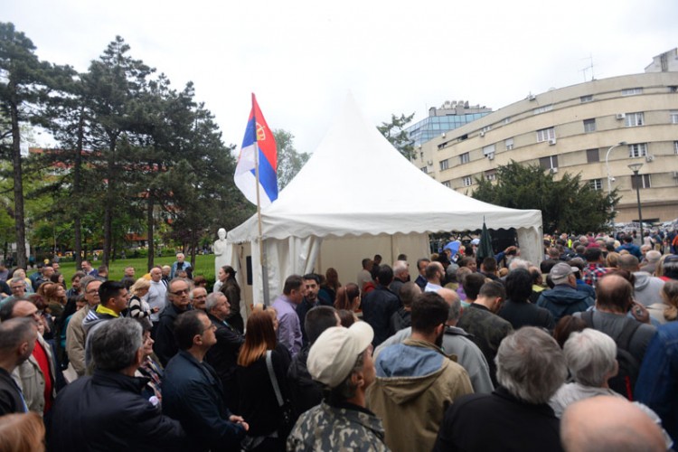 Protest "Jedan od pet miliona" u Beogradu: Opozicija postavila šator