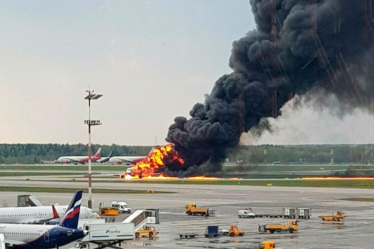 Tragedija na Šeremetjevu: 13 mrtvih u požaru u avionu