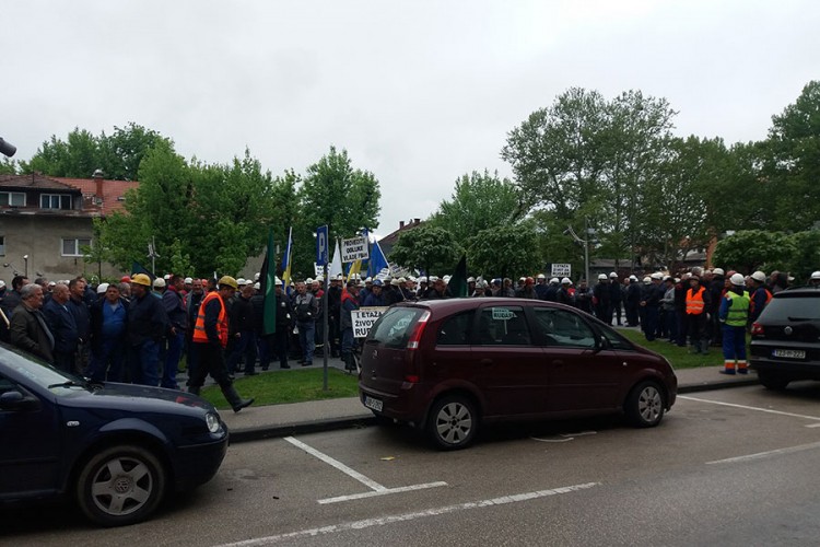 Rudari protestovali u Lukavcu jer nije riješena eksproprijacija