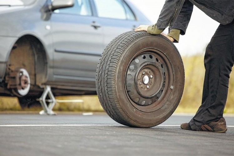 Zašto proizvođači automobila izbacuju rezervne gume iz vozila?