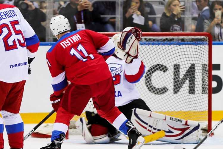 Putin dao osam golova na egzibicionoj utakmici u hokeju