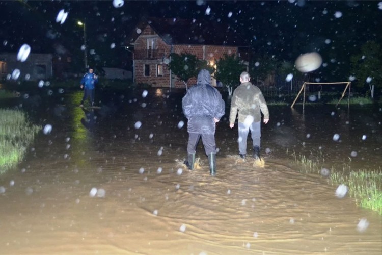 Rezultat slika za ProglaÅ¡eno vanredno stanje: Zaplavljeno blizu 200 objekata u Prijedoru