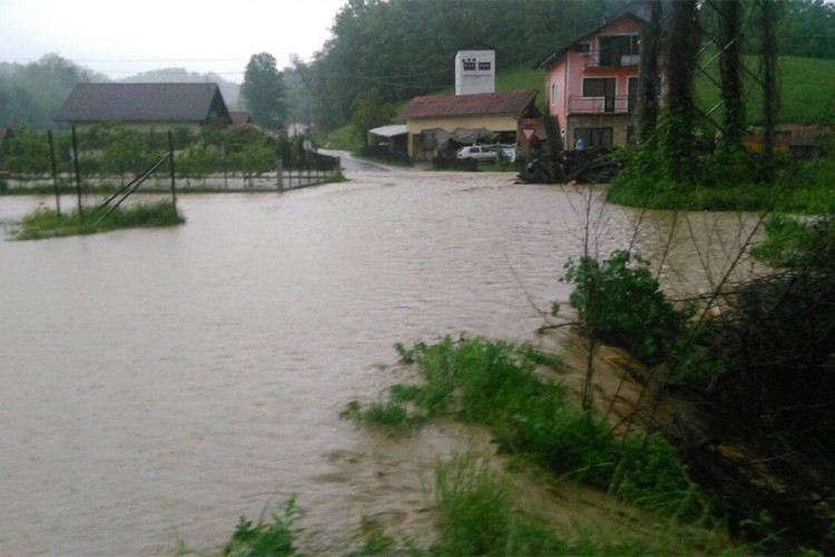 Bujice zaplavile desetak domaćinstava u Novom Gradu