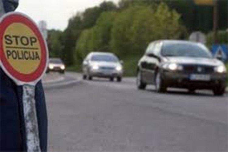 Obustavljen saobraćaj na putu Kostajnica-Kozarska Dubica