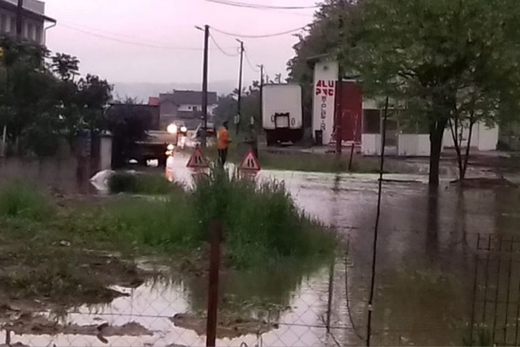U Kostajnici još uvijek na snazi vanredne mjere odbrane od poplava