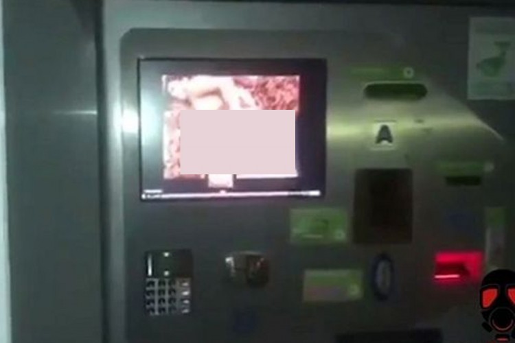 Hakeri pustili porno film na automate za parking