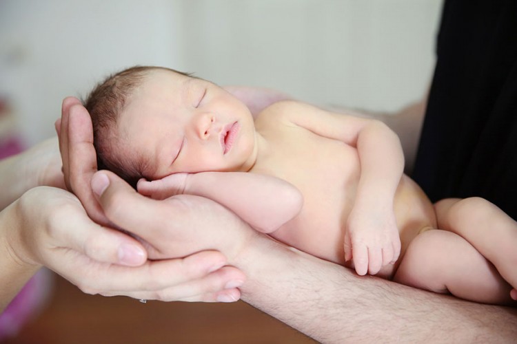 Maženje beba pomaže u razvoju mozga