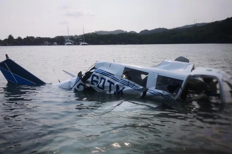 Srušio se avion u Hondurasu, pet mrtvih