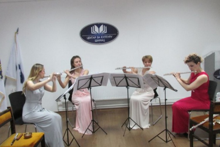 Banjalučanke održale koncert u Šamcu