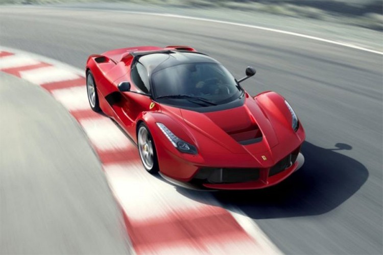 Najbrži Ferrari u istoriji imaće tri elektromotora