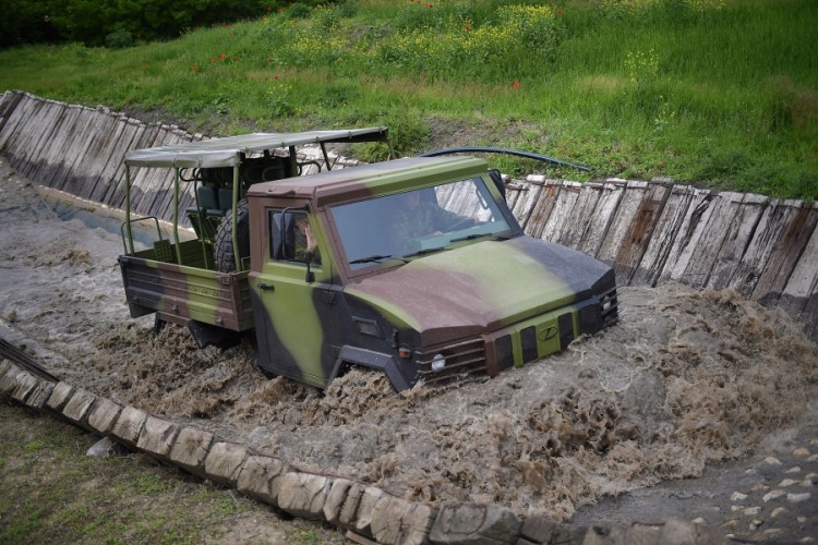 Srbija testirala novo vojno terensko vozilo "Zastava NTV"