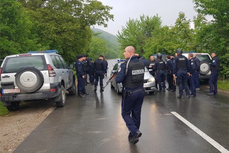 ROSU uhapsila 13 Srba, ima ranjenih, Vučić naredio borbenu gotovost