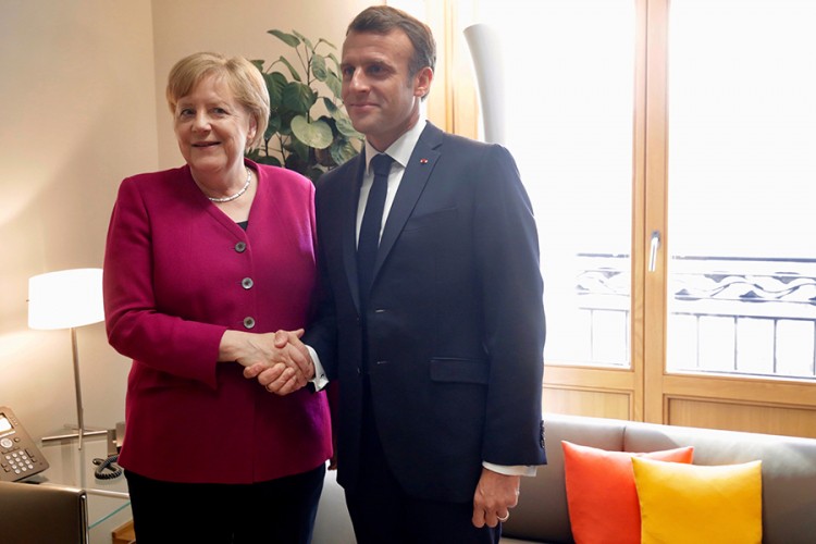 Merkelova i Makron ne mogu da se dogovore ko će naslijediti Junkera