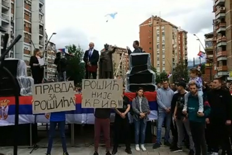 Počeo protest u Kosovskoj Mitrovici: "Ostajemo ovde"