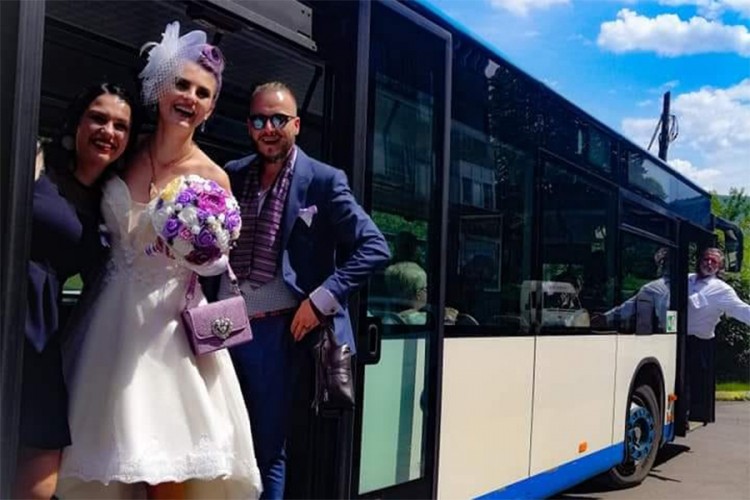 Mladenci iz Zenice na vjenčanje išli autobusom