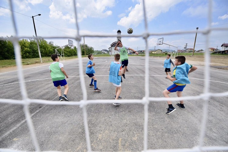 Škola u Potkozarju dobila novo sportsko igralište