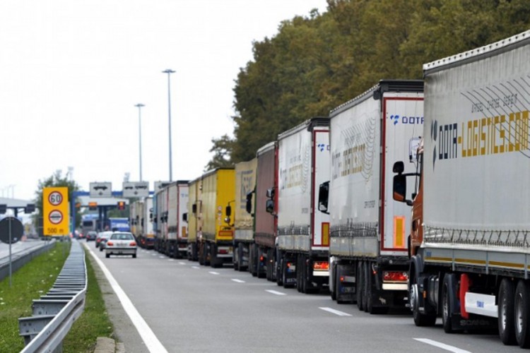 Slovenija zatvorila 17 graničnih prelaza za hrvatske kamione