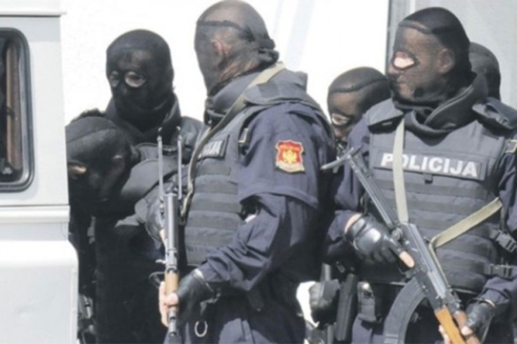 Crnogorska policija zaplijenila 85.000 evra, drogu i oružje