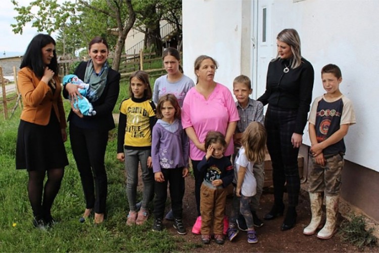 Jedanaesto dijete stiglo u porodici Gluhović