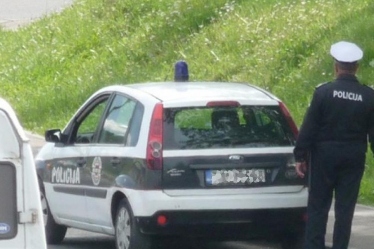 Vozilo OS BiH sletjelo sa puta, kilometarske kolone kod Travnika