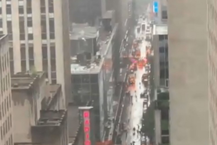 Helikopter pao na zgradu u Njujorku
