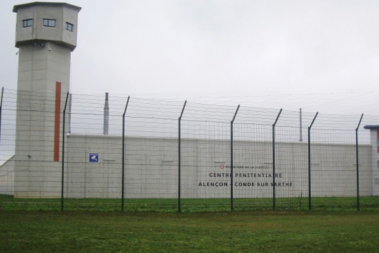 Talačka kriza u zatvoru u Francuskoj: Izbo dva čuvara pa se zabarikadirao sa ženom