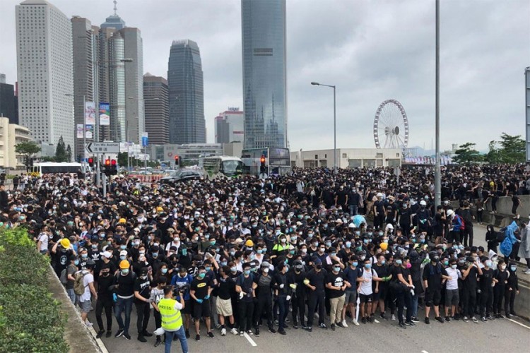 Haos u Hong Kongu: Demonstranti krenuli na parlament