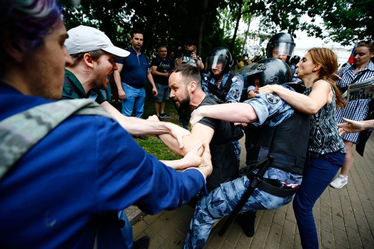 Moskva: Hapšenja tokom protesta podrške ruskom novinaru
