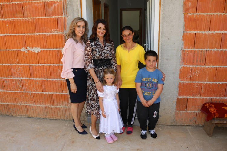 Četvoročlanoj porodici iz Mrkonjića izgradio i poklonio kuću