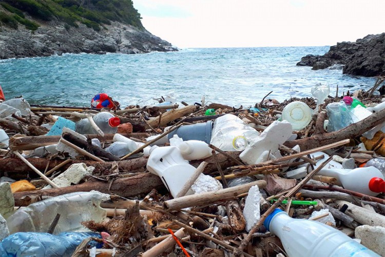 Jadran se guši u plastici, među najzagađenijima u Evropi