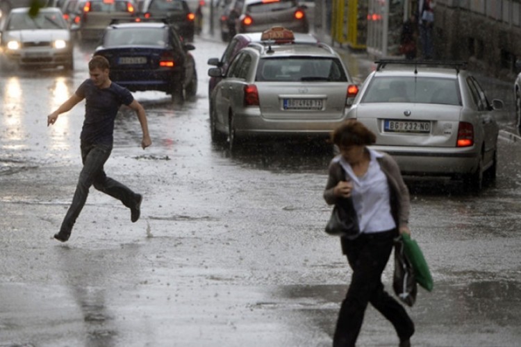 Saobraćajni kolaps u Beogradu zbog kiše