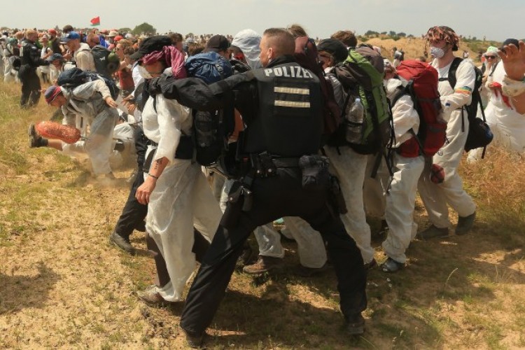 Sukob demonstranta i policije u njemačkom rudniku