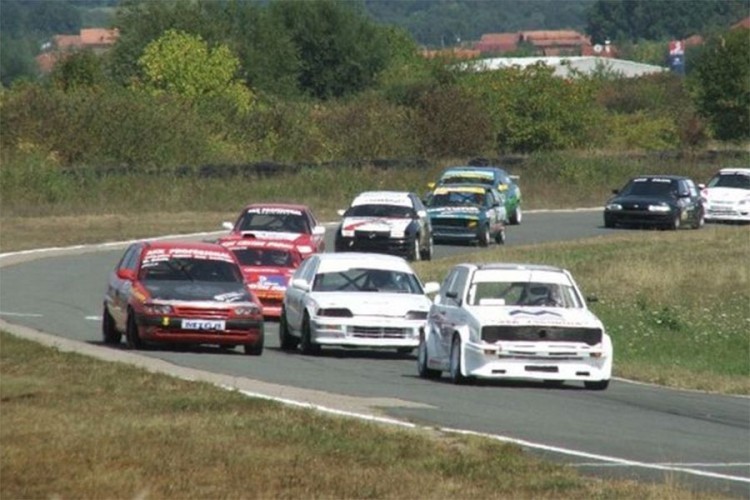 Kružna auto-trka okupila 85 učesnika iz regiona