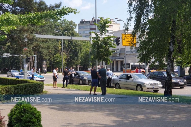 Lančani sudar ispred Narodne skupštine RS u Banjaluci