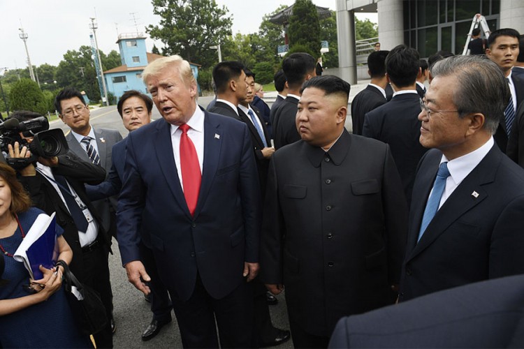 Tramp prvi američki predsjednik koji je kročio na tlo Sjeverne Koreje