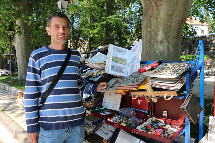 Neobični suveniri Trebinjca Njege Samardžića: Retro štand magnet za turiste