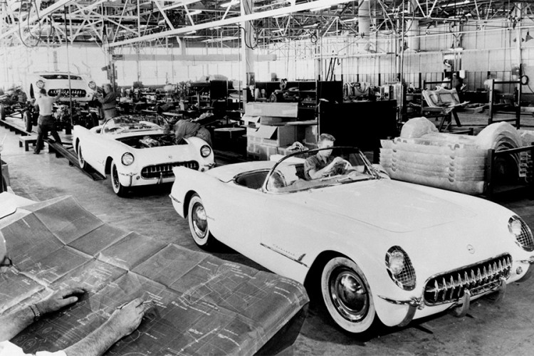30. juna 1953. proizveden prvi primjerak Chevrolet Corvette