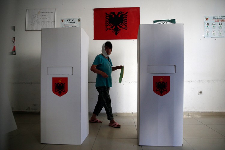 Zatvorena birališta u Albaniji